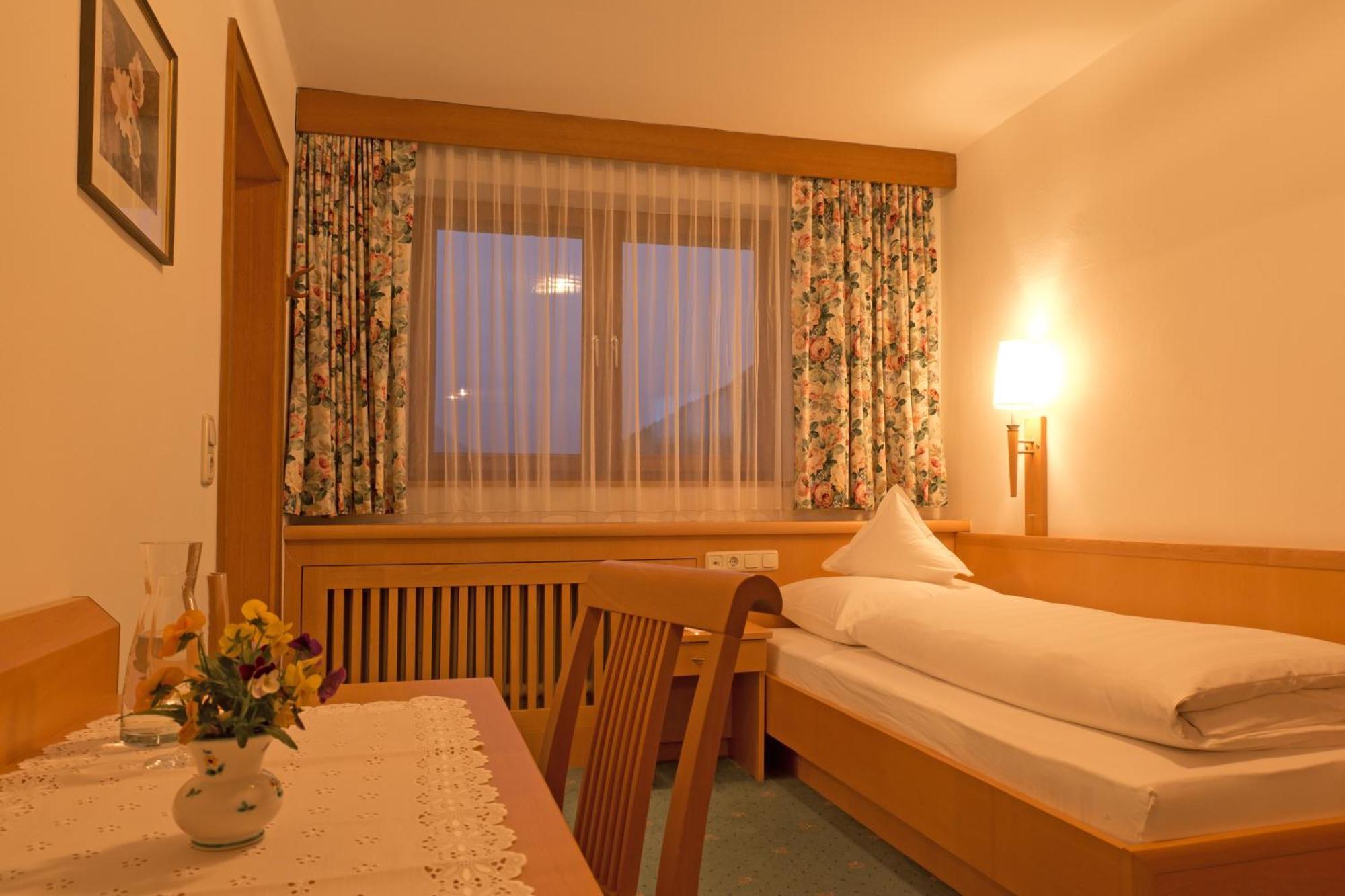 Hotel Angelika Sankt Anton am Arlberg Room photo